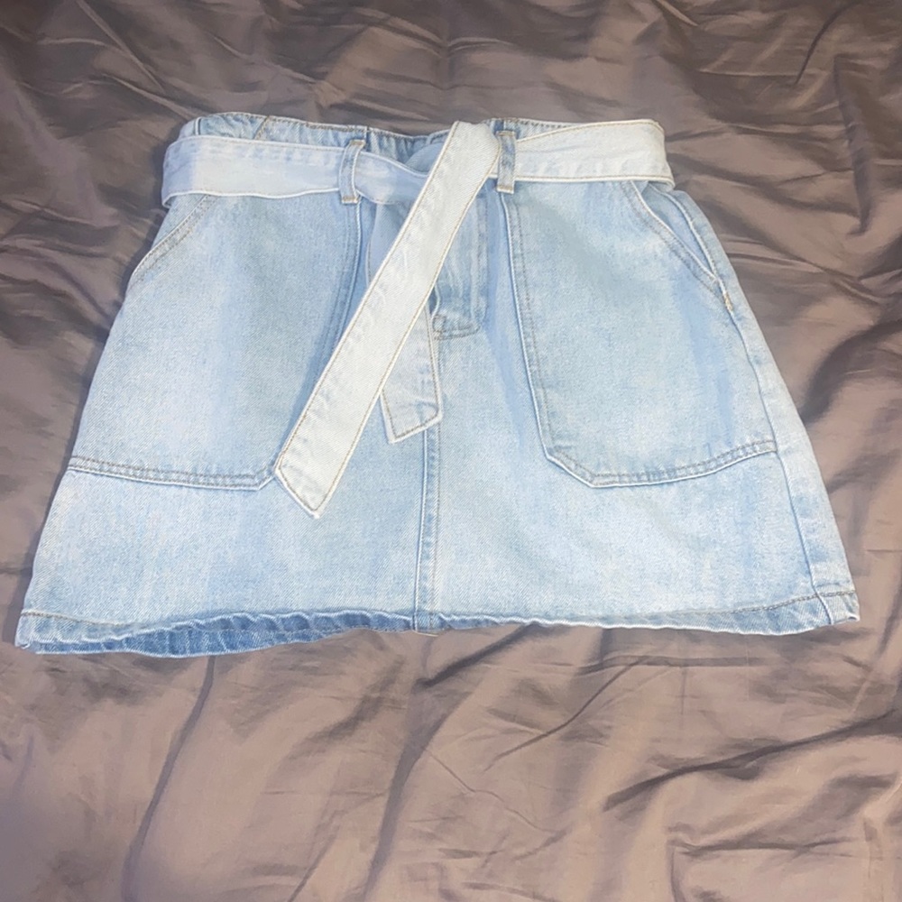 Forever 21 light blue Jean skirt with belt size medium